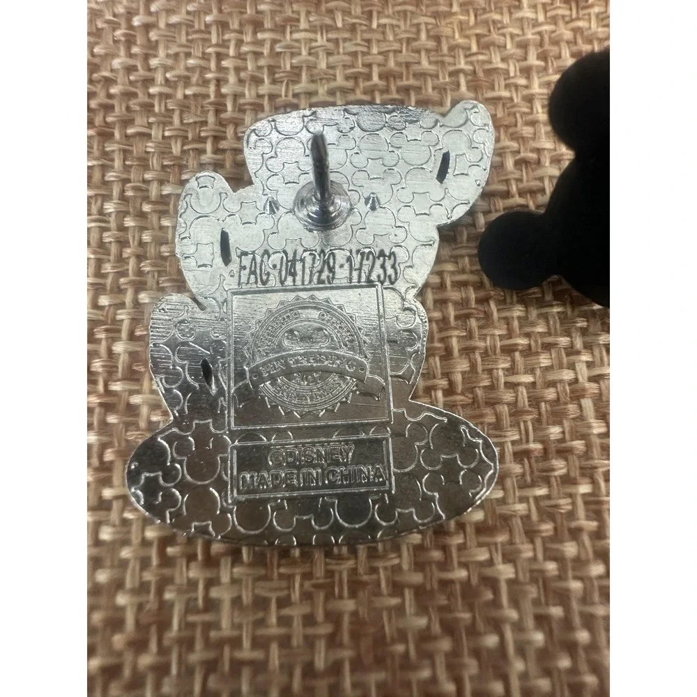 Disney Parks Mad‎ Tea Party Stacked Teacups Trading Pin 2017 Alice Wonderland